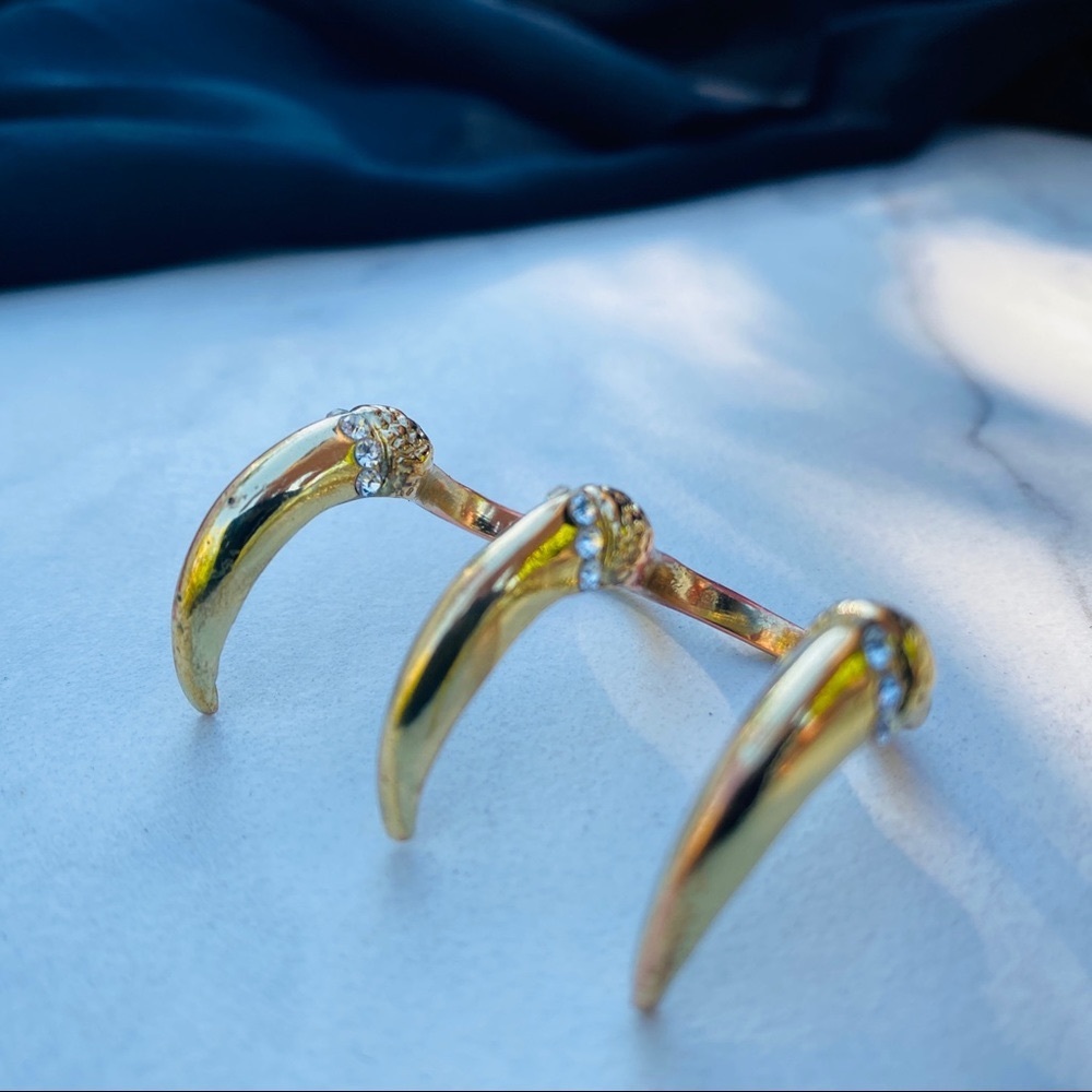Vintage double knuckle gold-metal band triple spiked crystal kitty-claw ring